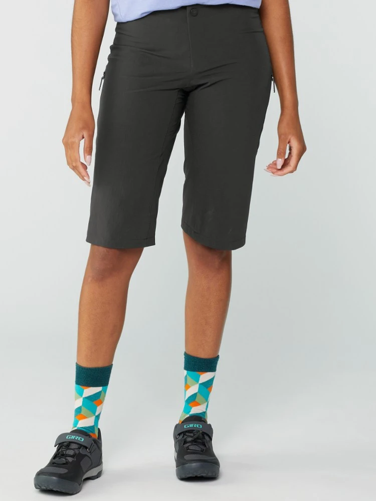 Rapha Trail Lightweight Bike Shorts - Women's 2 Rapha Trail Lightweight Bike Shorts - Women's - Image 2